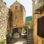2 Bedroom Beautiful In Σπίτι διακοπών *