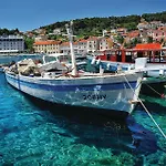 2 Bedroom Beautiful In Σπίτι διακοπών Pitve