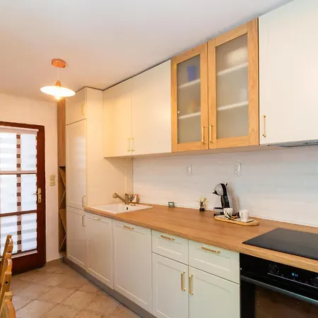 2 Bedroom Beautiful In Prázdninový dům *