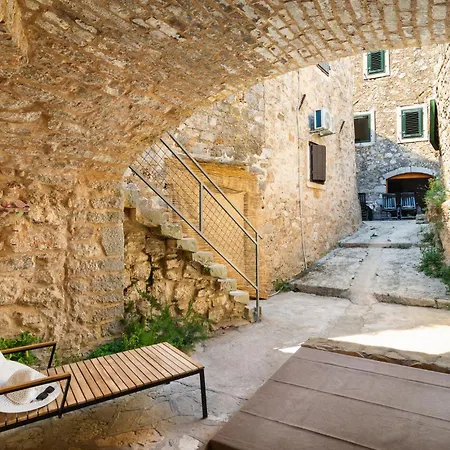 2 Bedroom Beautiful In Prázdninový dům *