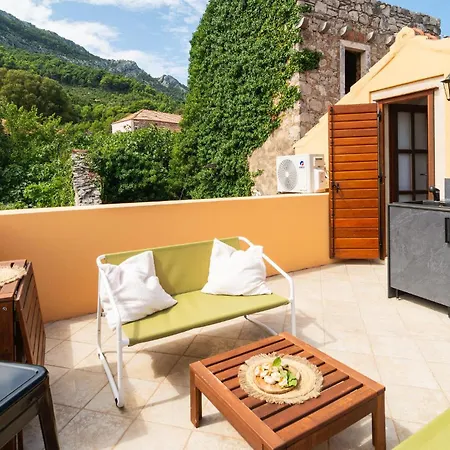 2 Bedroom Beautiful In Prázdninový dům Pitve