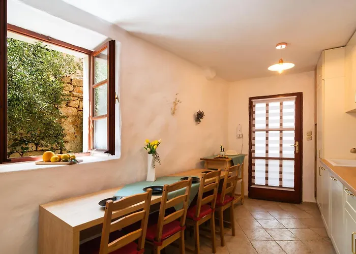 2 Bedroom Beautiful In Дом отдыха *
